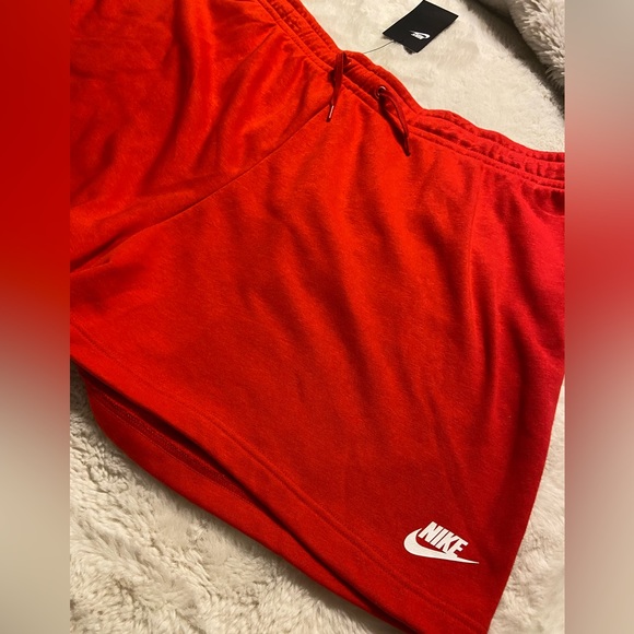 NWT! Nike Plus Size essential shorts red size 3X - Picture 2 of 7